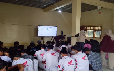 Sosialisasi KKN Universitas Singa Perbangsa di SMK Rismatek