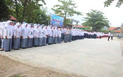 Upacara Memperingati Hari Guru