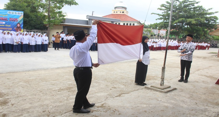 Upacara Memperingati Hari Guru
